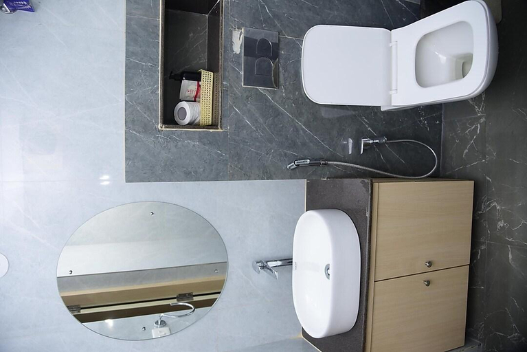 Bathroom 2, The Blue Lagoon Hotel Premium, Cuttack