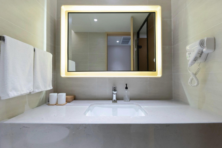Bathroom 3, Ji Hotel Wuxi Jiangnan University, Wuxi