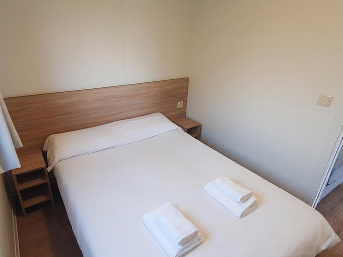 Bedroom 2, Apartamentos via street 3000, Cantabria