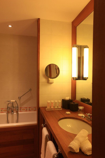 Bathroom 5, Grand Hôtel de Cala Rossa, Corse-du-Sud