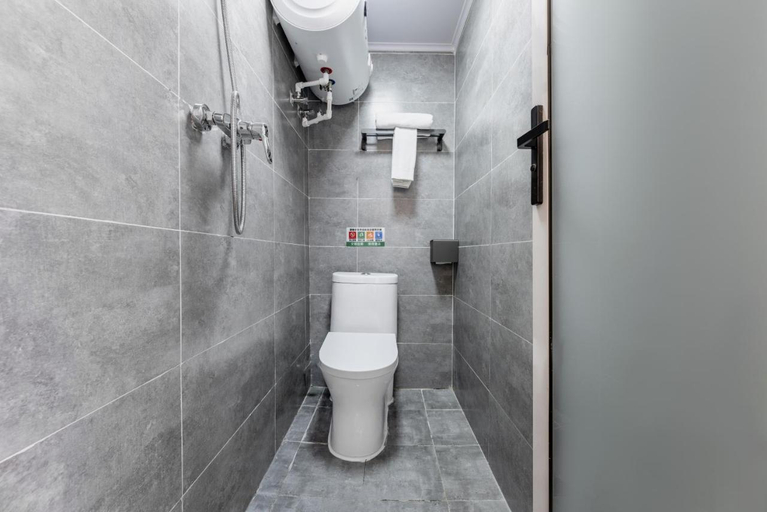 Bathroom 3, Happy Dragon Hotel National Art Museum Metro, Beijing