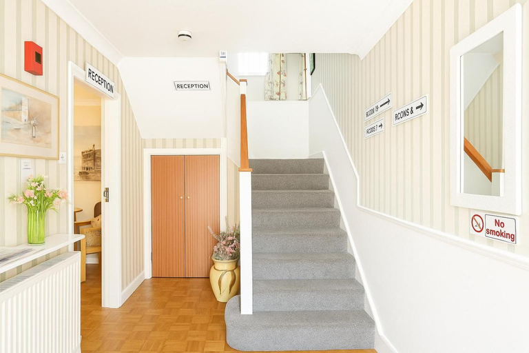 Public Area 2, All Seasons Gatwick Guest House, Surrey