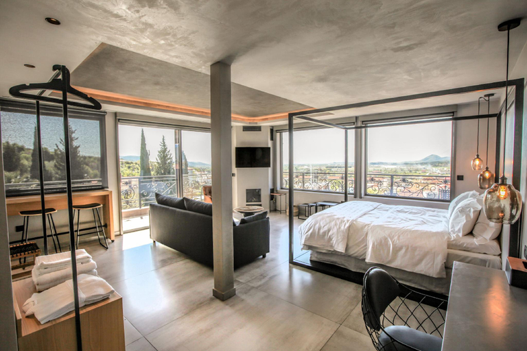 Bedroom 4, Meteora Heaven and Earth, Thessaly