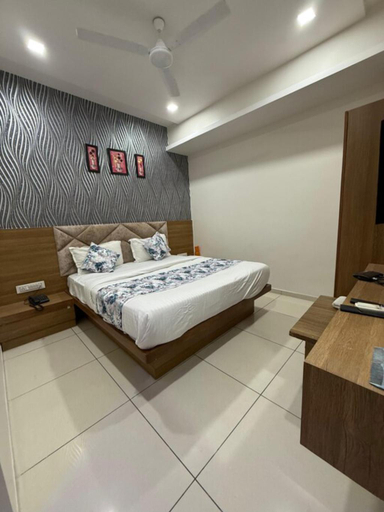 Bedroom 2, Hotel Sun City Inn Vadodara Gujarat, Vadodara
