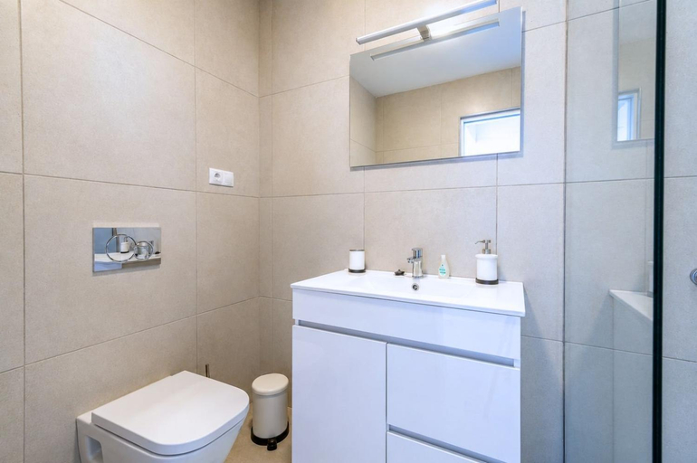 Bathroom 3, Bungalow Los Melocotones jardin y piscina by Lightbooking, Las Palmas