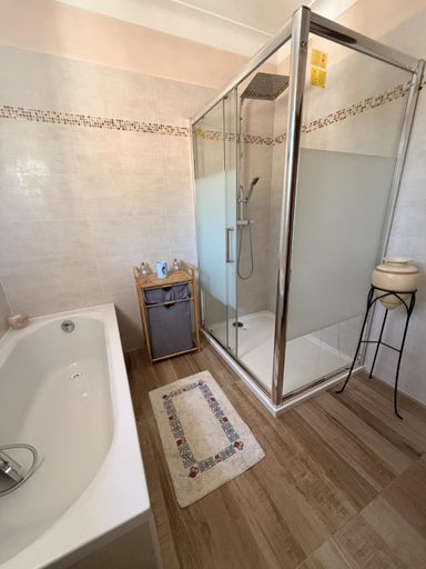 Bathroom 5, Maison des pruniers, Haute-Corse