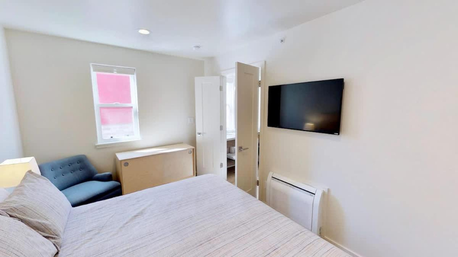 Bedroom 2, Slot Canyon #C, Grand