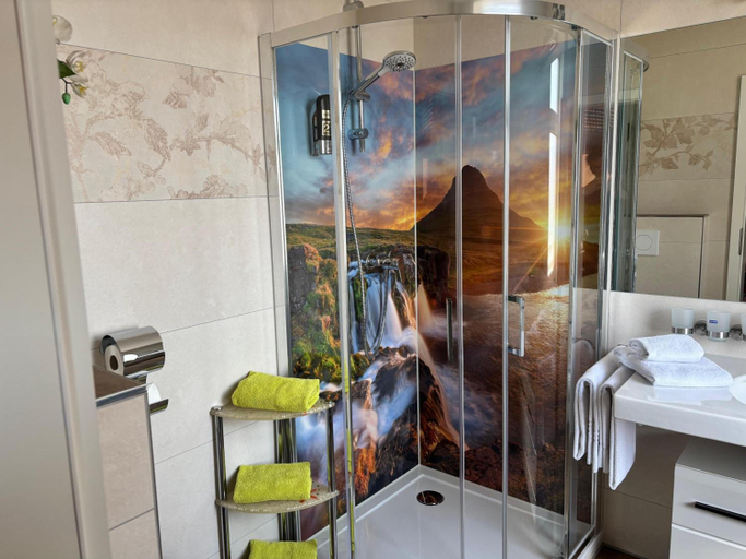 Bathroom 4, Hotel Berlin, Leipzig
