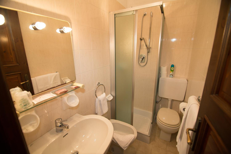 Bathroom 5, Hotel Edelweiss, Cuneo