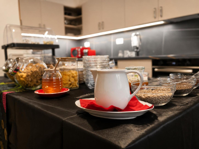 Food & Drinks 5, Elements Apartments & Renata, Sokolov
