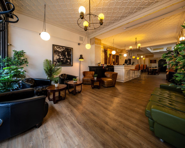 Food & Drinks 4, Bristol, Luxembourg