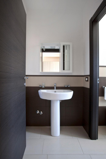 Bathroom 4, Hotel San Martino, Syracuse