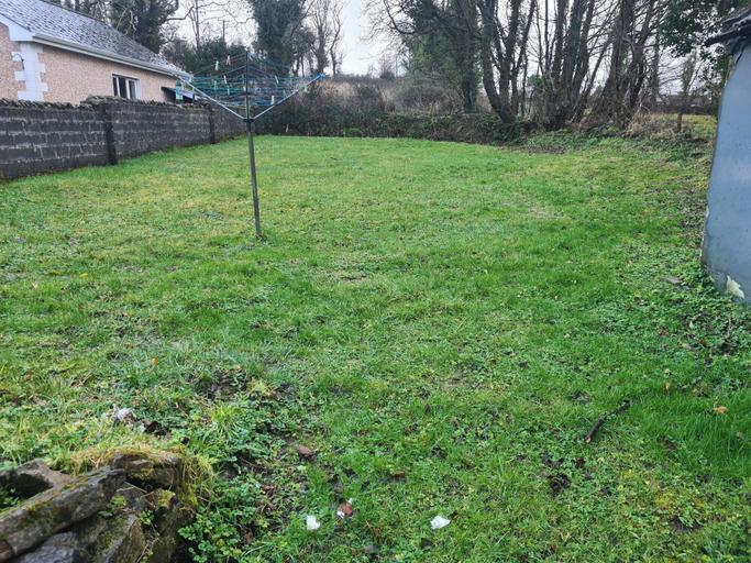 Property grounds 5, Rural County Sligo Studio, Sleeps 2 With Parking