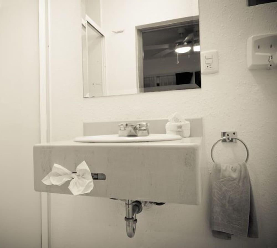 Bathroom 2, Hotel Gala Oaxaca, Del Centro