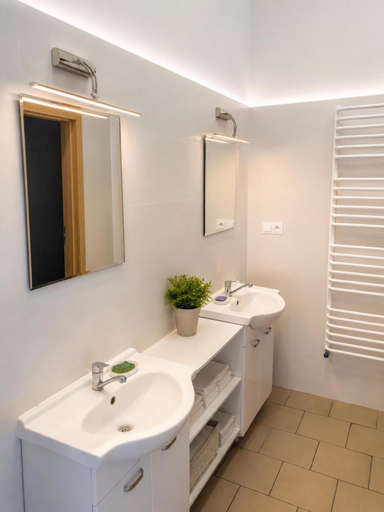 Bathroom 2, Kwatery pracownicze, Zgierz