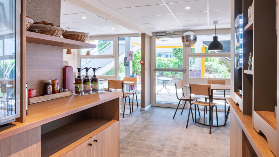 Food & Drinks 5, Premiere Classe Lyon Sud Chasse Sur Rhone Vienne, Isère