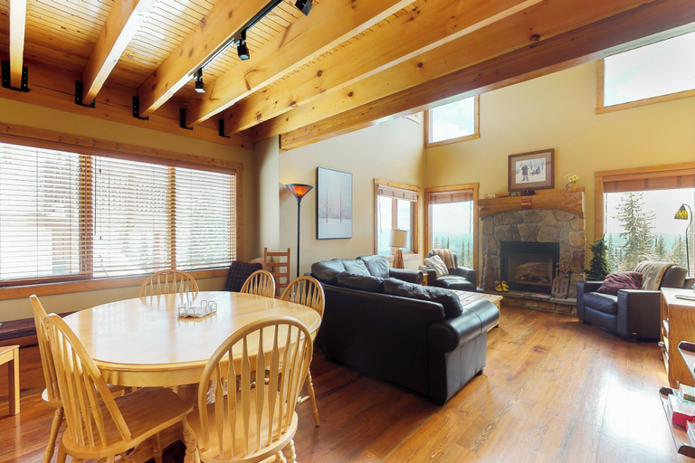Living area 5, Polar Peak by Okanagan Premier, Kootenay Boundary