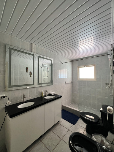 Bathroom 2, Villa Emilia