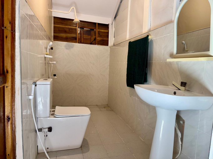 Bathroom 4, The Tasty Tuna Cabana, Pothuvil