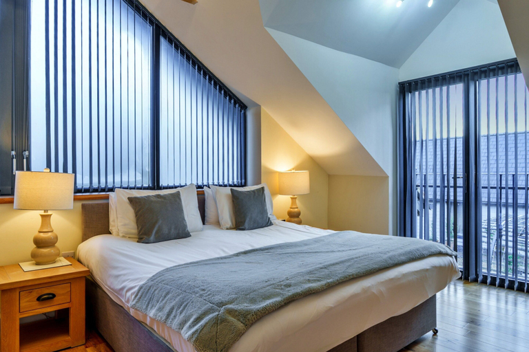 Room 2, Stylish Barn Retreat for 8, Dorset