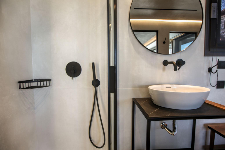 Bathroom 5, Meteora Heaven and Earth, Thessaly