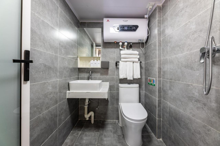 Bathroom 3, Happy Dragon Hotel National Art Museum Metro, Beijing
