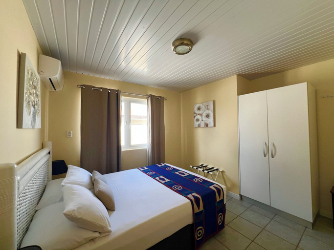 Room 4, Villa Emilia