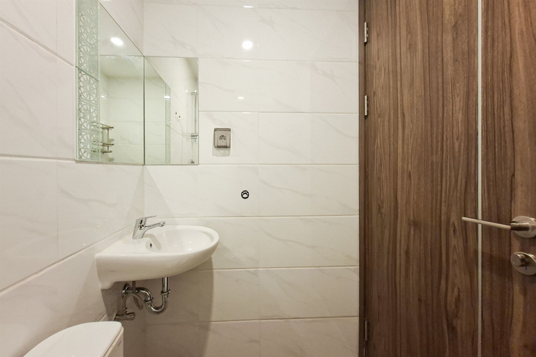 Bathroom 4, Industrial Modern Studio Apartment Sky House Bsd, South Tangerang