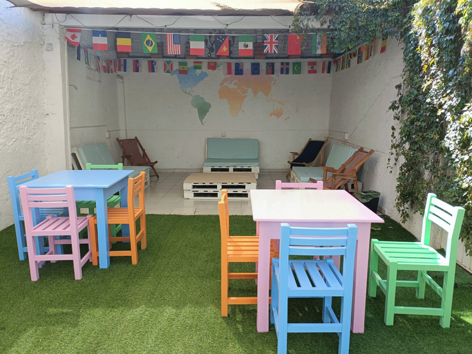 Outdoor dining, JARDIN 85 BOUTIQUE HOSTEL, Morelia