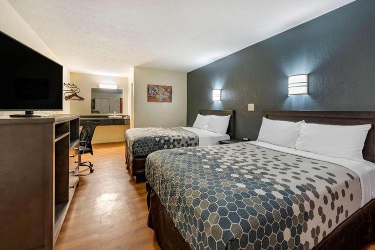 Bedroom 4, Quality Inn & Suites Columbus West, Bartholomew