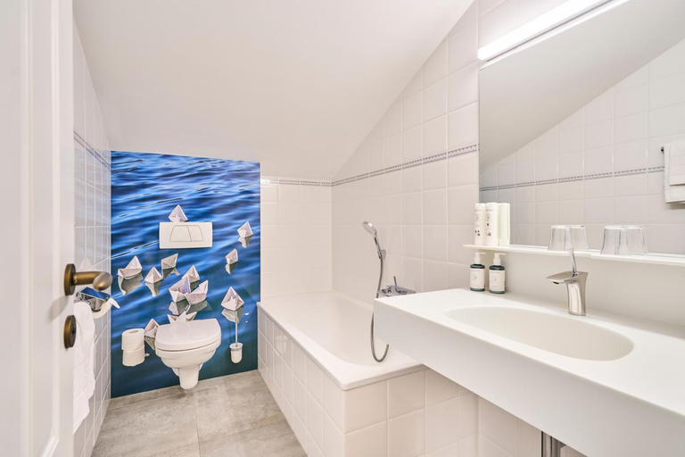 Bathroom 4, Romantik Residenz Ferienwohnungen Hotel Im Weissen Rössl, Gmunden