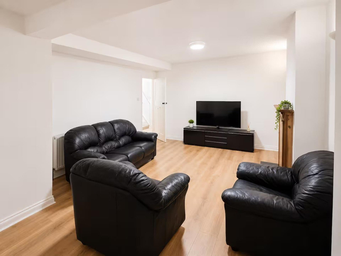 Living area, House Sleeps 6 With Parking and Garden, Bedfordshire