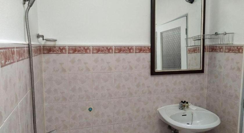 Bathroom 4, The Sunshine Resort, K. Ko Kut