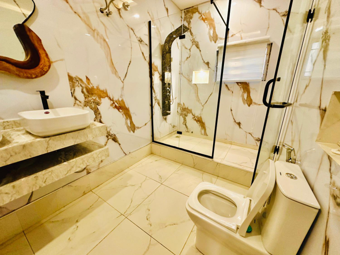 Bathroom, Presken Castle Opebi, Kosofe