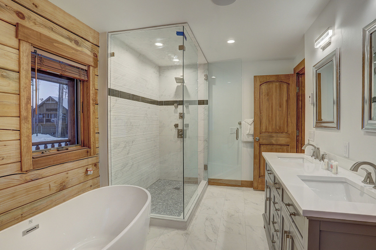 Bathroom 3, Big Blue Trace, Summit