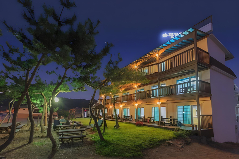 Exterior & Views, Anmyeondo Badatga Pension, Taean
