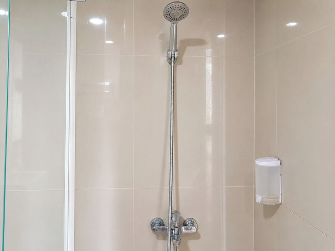 Bathroom 4, Bright And Restful Studio At Apartment Tamansari Skylounge Balikpapan, Balikpapan