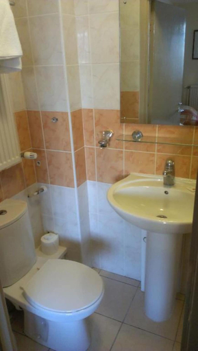 Bathroom 4, Norwich Central Hotel - Near Norwich Train Station & Carrow Road Stadium, Norfolk