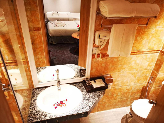 Bathroom 4, Positano Boutique Hotel & Sky Bar, Phnom Penh