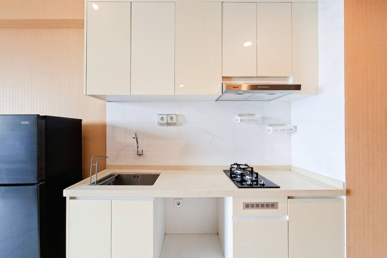 Private kitchen 2, Compact And Warm 2Br Apartment Sky House Bsd, South Tangerang