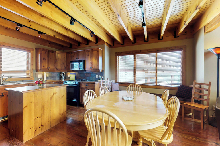 Living area 4, Polar Peak by Okanagan Premier, Kootenay Boundary