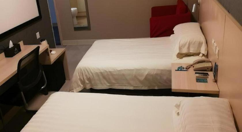 Bedroom 2, Jinjiang Inn Changchun Pepole Square, Changchun