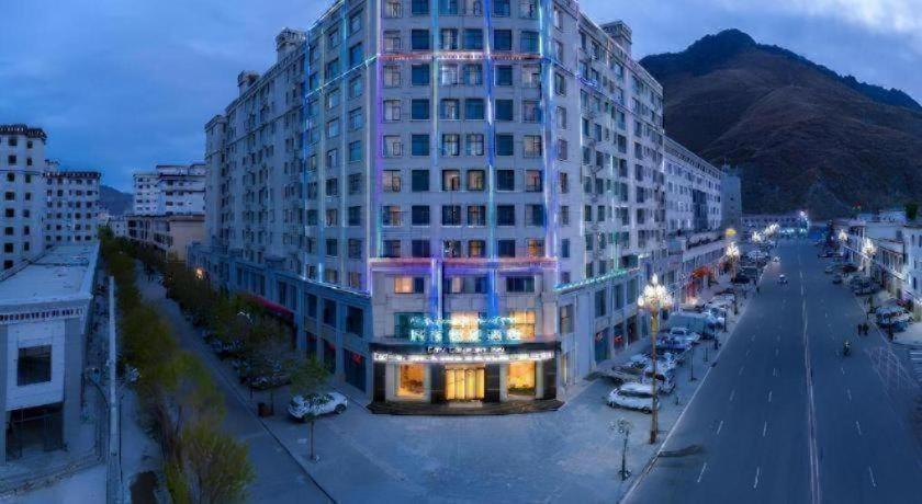 Exterior & Views