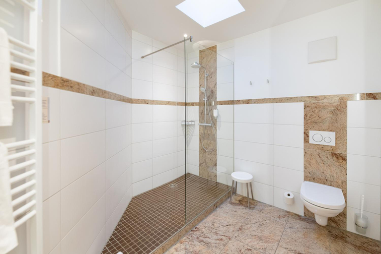 Bathroom 5, Stryckhaus, Waldeck-Frankenberg