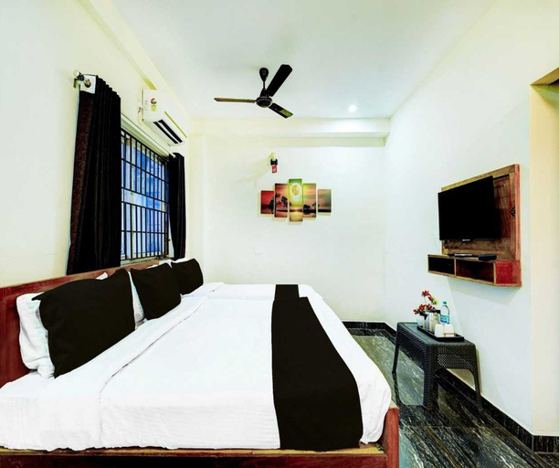 Room 4, Townhouse R S Puram Junction, Coimbatore