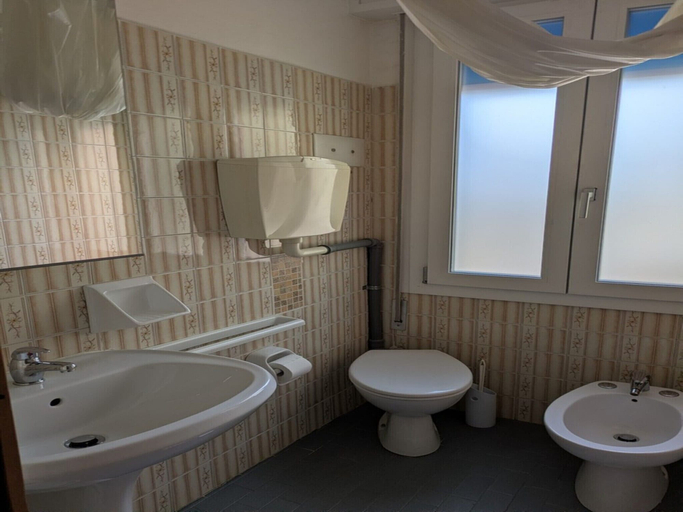 Bathroom 4, Caorle Ground Floor Property Near the sea, Venezia