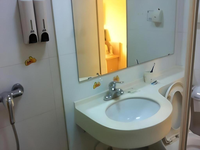 Bathroom 3, 7 Days Inn Pingxiang Railway Station, Pingxiang