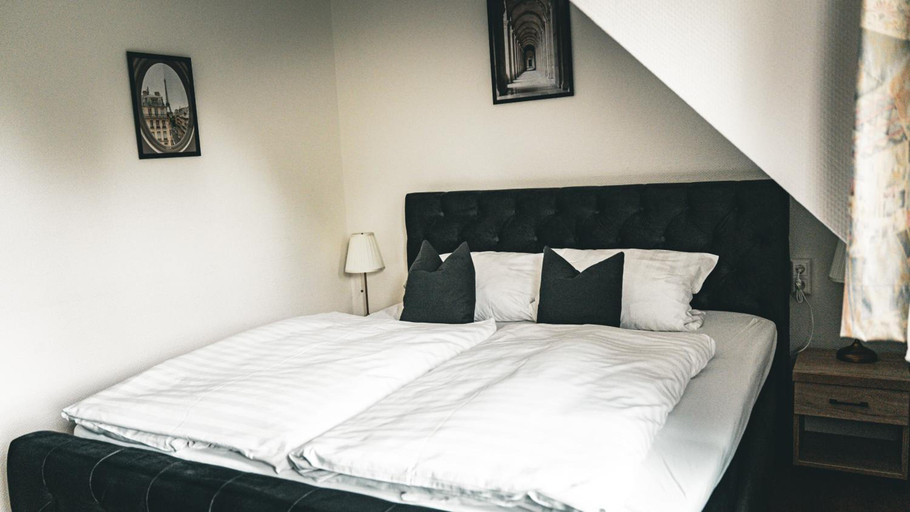 Bedroom 3, Hotel National, Nordsachsen