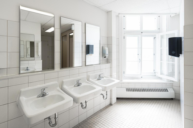 Bathroom 5, Auberge Internationale De Quebec, Communauté-Urbaine-de-Québec