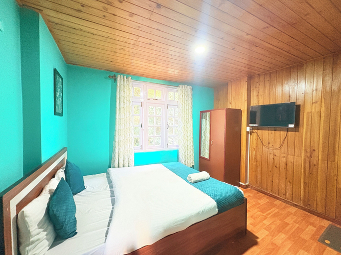 Room 4, Pinecrest Inn Near Mall Rd, Darjiling